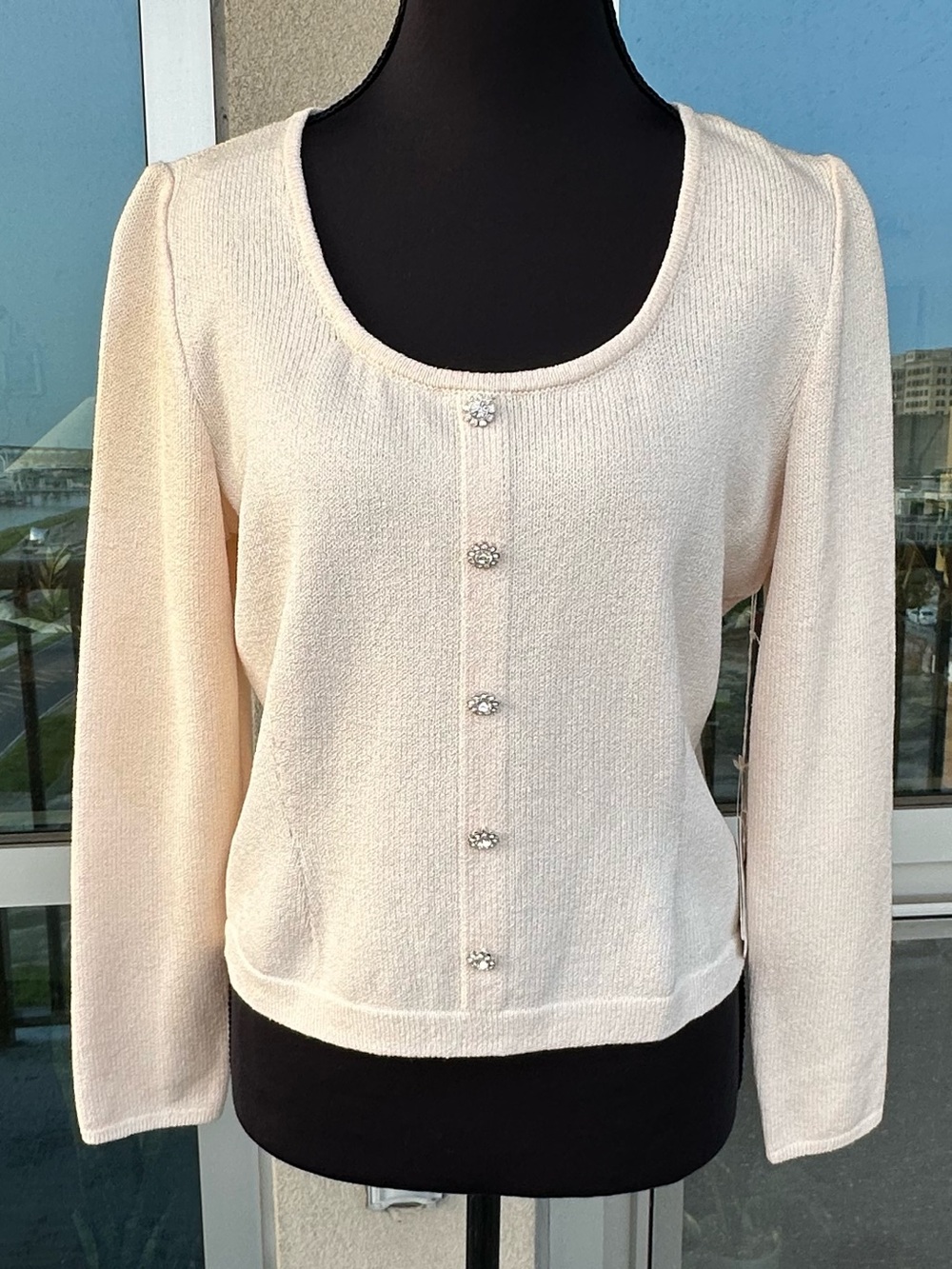 NWT St John Cream Cropped Pullover Sweater With Jeweled Buttons. Size 4